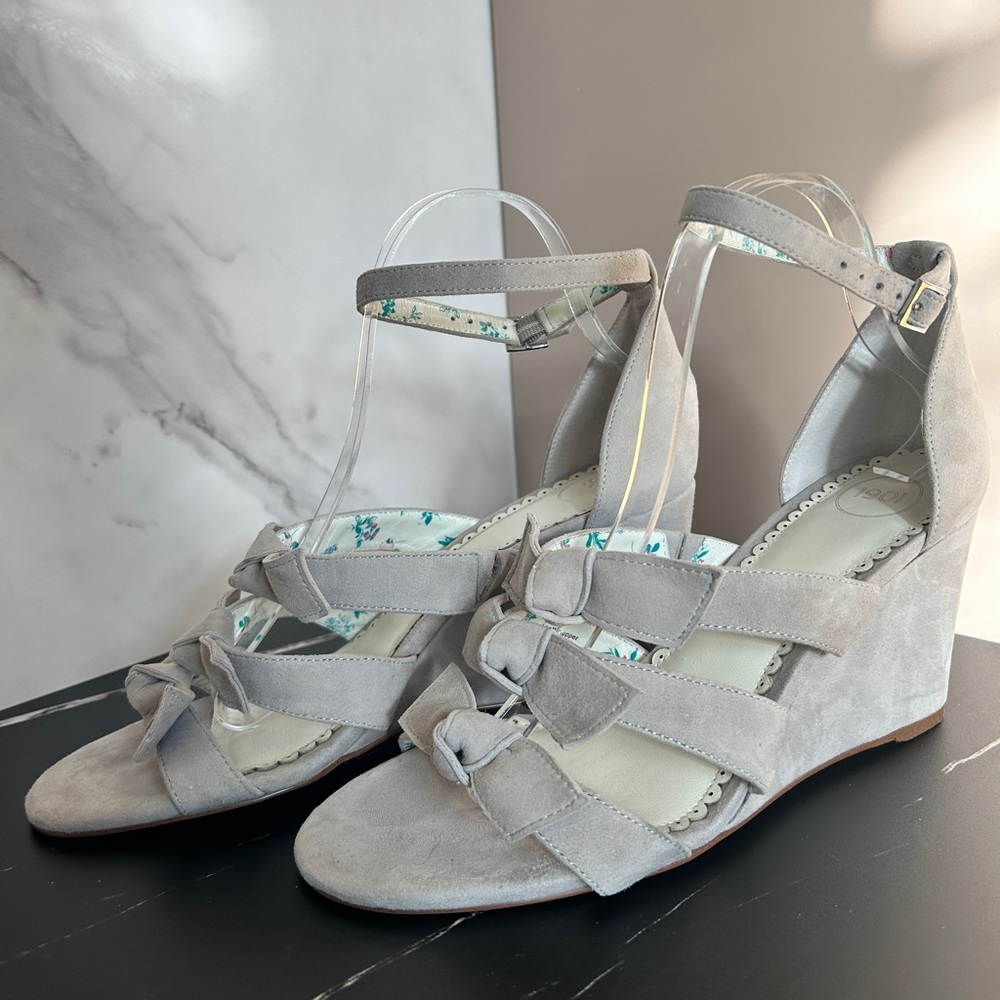 SIZE 9 / Shoes / Wedge / Cream